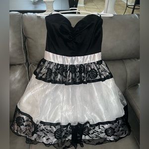 (S) DRESS STRAPLESS Black and white